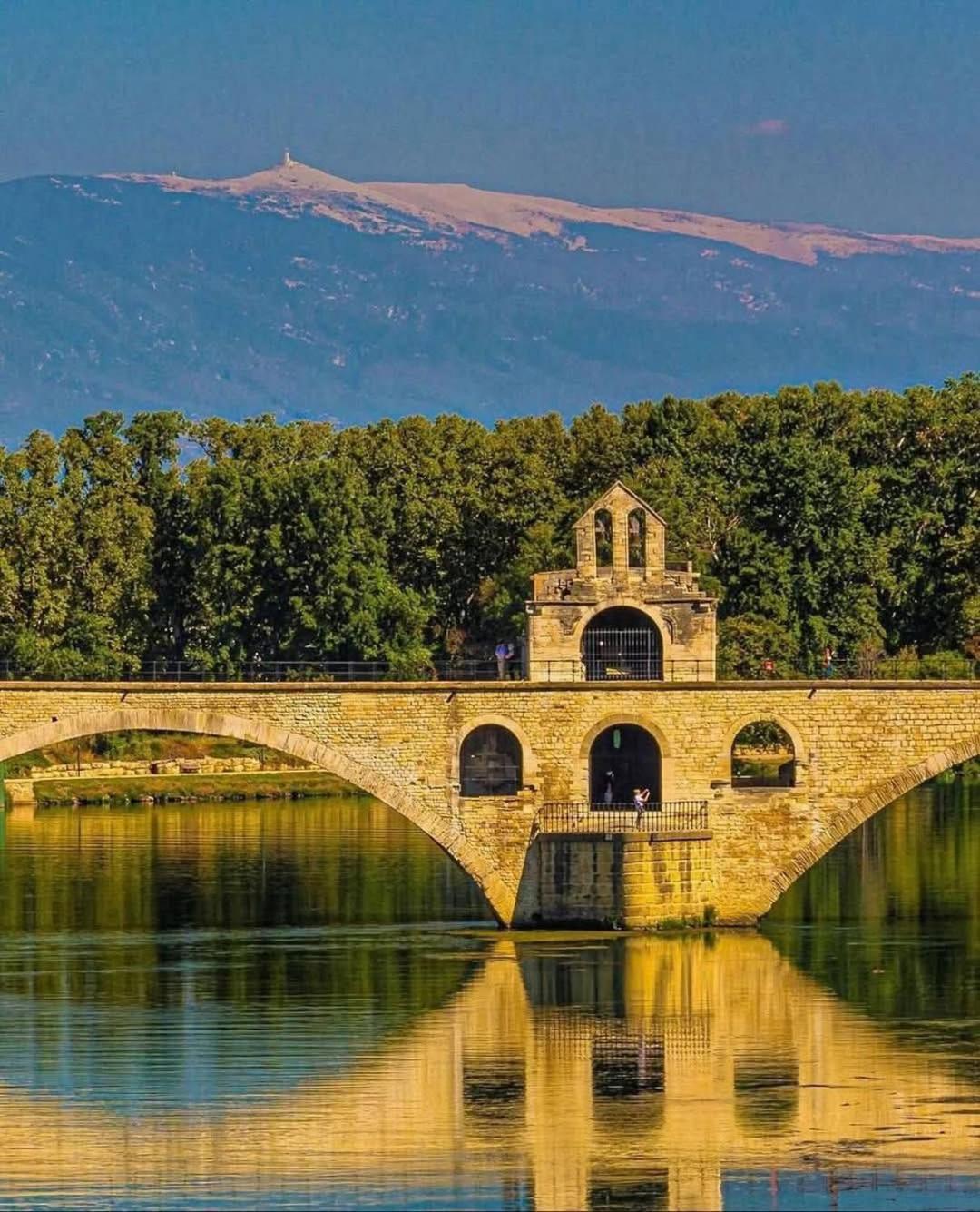 la fée viviane et michel l'enchanteur Robion en Luberon Esterno foto