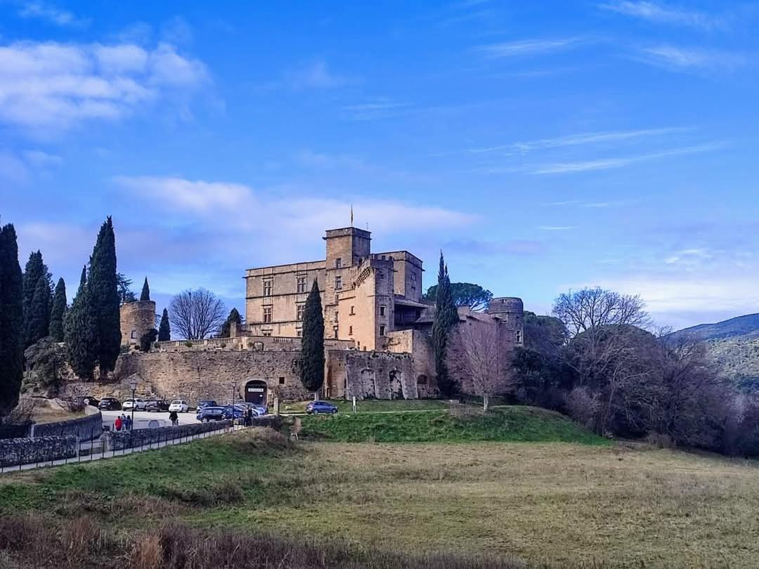 la fée viviane et michel l'enchanteur Robion en Luberon Esterno foto
