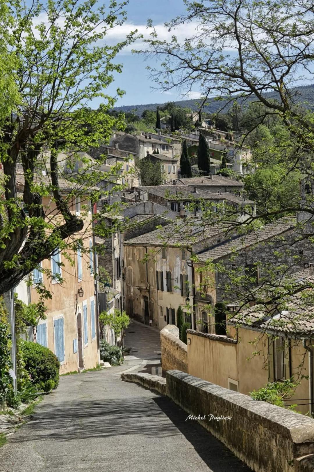 la fée viviane et michel l'enchanteur Robion en Luberon Esterno foto